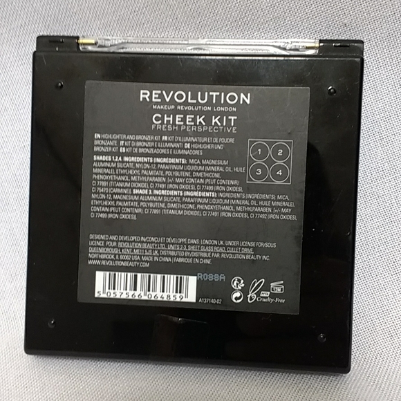 Revolution Cheek Kit - Picture 4 of 4